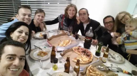 Reencontro com amigos numa pizzada na casa do Pasini e da Fe, em Curitiba, no Paraná